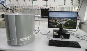 New NMR Spectrometer Added to Laboratory